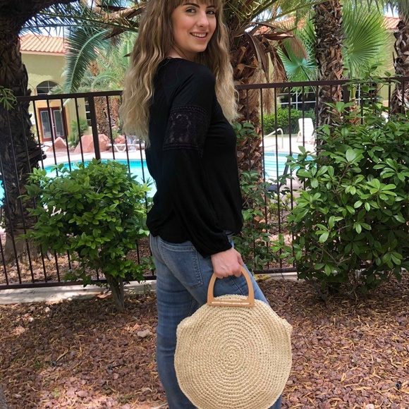 🆕 Simply Chic Lace Sleeve Top - Picture 4 of 8